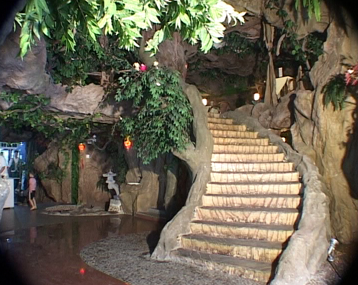 廣州新塘水簾洞熱帶雨林餐廳（假山溶洞造景工程）