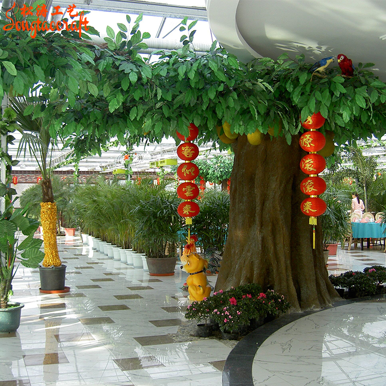 生態酒店包柱子菠蘿蜜樹